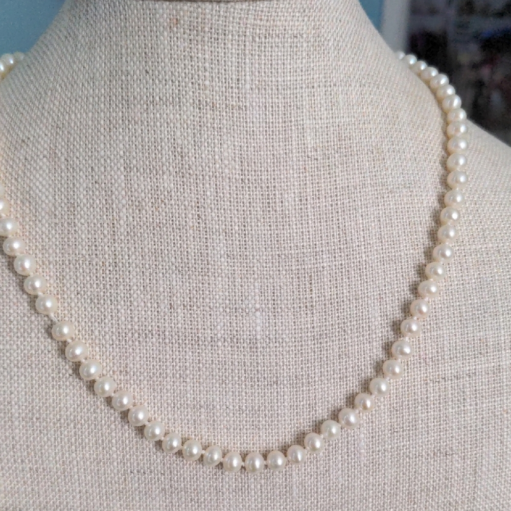 NWT Solid 14k Gold Pearl Necklace, White,, 5-6 mm, hand knotted, Macy's